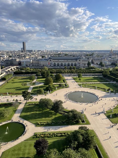 Jardin Tuileries Paris, Paris From Above, Tuileries Garden Aesthetic, Paris Tulleries, Tuileries Garden Paris, Parisian Landscape, Paris Garden, Paris Rooftops, Dinner In Paris