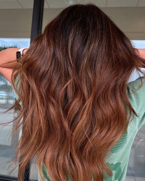 Cooper Balayage For Brunettes: Elevate Your Hair Game with This Chic Color Technique 4 Copper Gold Balayage Brunette, Copper And Gold Balayage, Cooper Balayage Brunettes, Peach Balayage, Auburn Ombre Hair, Balayage For Brunettes, Ginger Balayage, Copper Balayage Brunette, Gold Balayage