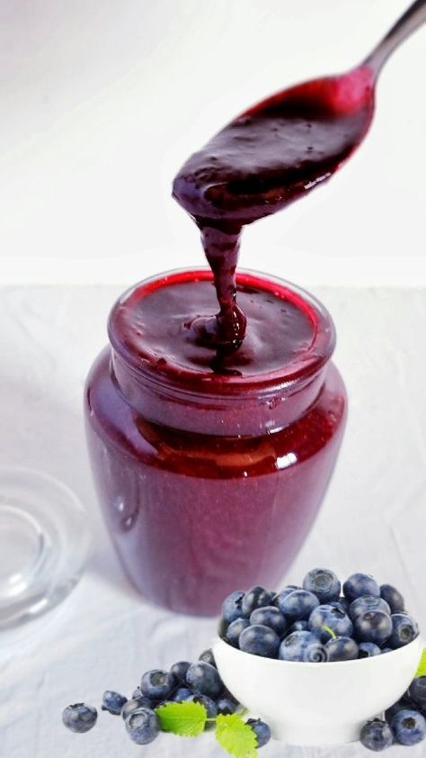 Easy Homemade Blueberry Coulis Recipe https://resepmamiku.com/en/easy-homemade-blueberry-coulis-ataleofsauceandspice Topping For Pancakes, Blueberry Coulis, Waffles Ice Cream, Ice Cream Cheesecake, Coulis Recipe, Cream Cheesecake, Dessert Appetizers, Grilled Pork, How To Squeeze Lemons