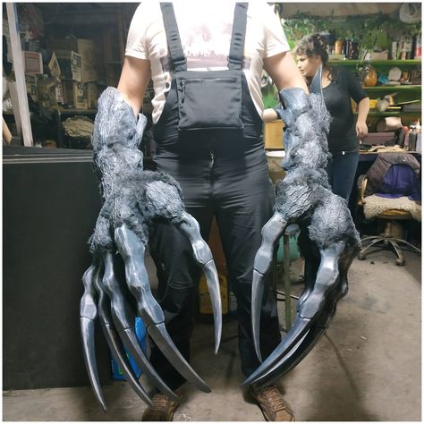 This larp troll claws is made under the inspiration of the Witcher. Suitable for themed Witcher cosplay, theatrical performances, shooting music videos, movies and TV series. Decorating: paws of a giant monster, Troll of Vergen.  Permissible for LARP Witcher game in field - your weapon as this no one can bend and can't break in combat. It is high quality and high strength ABS plastic + eva foam. Excellent resistance to transport.  All orders in our store are made only manually and TO ORDER accor Witcher Game, Witcher Cosplay, Fallout Cosplay, Monster Costumes, Cosplay Armor, Larp Costume, Diy Halloween Projects, Giant Monsters, Halloween Yard Decorations