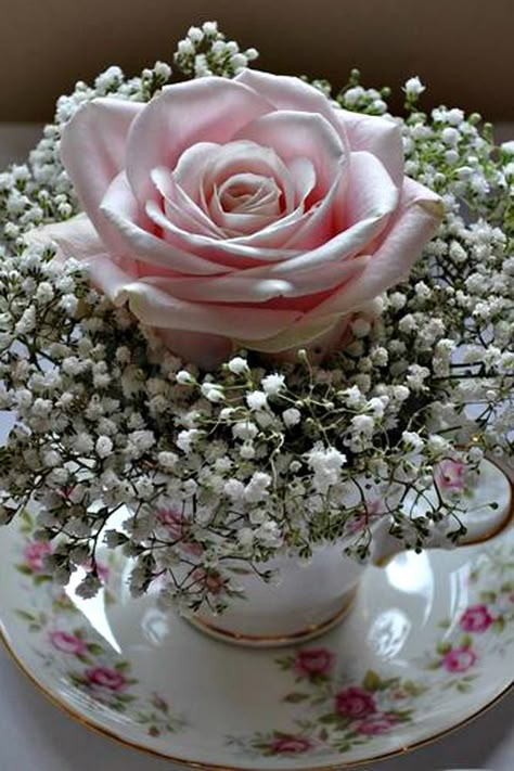 Teacup Wedding, Teapot Centerpiece, Tea Cup Centerpieces, Tea Party Centerpieces, Teacup Flowers, Teacup Crafts, Bridal Shower Tea Party, Tea Party Table, Ladies Tea