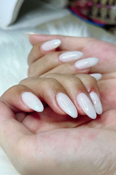 white nails White Nails Manicure, Bright White Nails, White Tip Nail Designs, Milky White Nails, Manicure Art, White Nail Designs, White Nail, Rose Pale, Nails Manicure