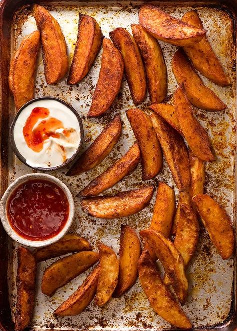 Crunchy Seasoned Potato Wedges | Recipe Tin Eats ~ Russet potato wedges coated with EVOO, then dusted with seasoning mix of paprika, garlic powder, onion powder, salt, & pepper. Roasted at 425° convection setting for 35-45 minutes. Homemade Wedges, Baked Potato Wedges Recipe, Seasoned Potato Wedges, Baked Potato Wedges, Potato Wedges Recipe, Crunchy Potatoes, Wedges Recipe, Potato Wedges Baked, Creamed Onions