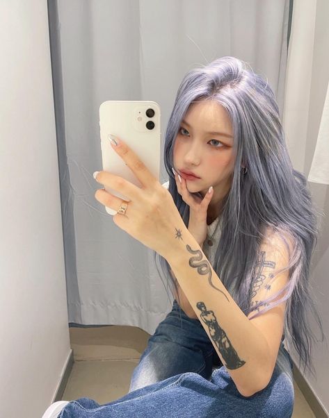 Grey Hair Korean, Anime Green Hair, People References, Korean Hair, Pose Fotografi, Dyed Hair Inspiration, Image Swag, Pastel Hair, Colored Hair