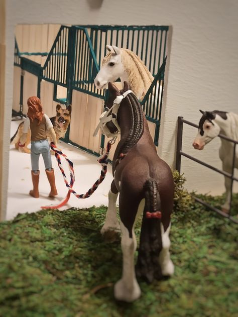 Schleich Horse Ideas, Schleich Set Up Ideas, Diy Schleich Horse Barn, Shliech Horses, Schleich Ideas, Schleich Horses Stable, Diy Horse Barn, Schleich Horses, Equine Artwork