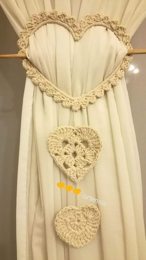 Cordon Crochet, Spiral Crochet, Living Room Decoration Ideas, Curtains Decor, Cushion Embroidery, Crochet Heart Pattern, Confection Au Crochet, Crochet Jumper, Crochet Cord