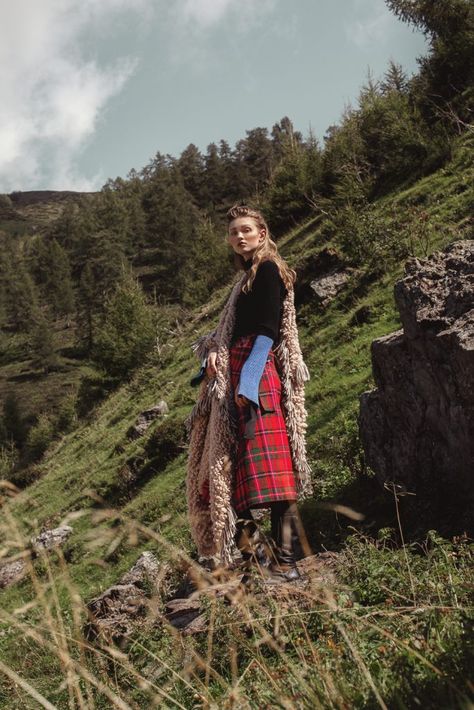 Hiking Fashion Editorial, Hiking Fashion Women, Outdoor Editorial, Fall Editorial, Scotland Fashion, Team Theme, Tartan Fashion, Alfred Stieglitz, Hiking Fashion