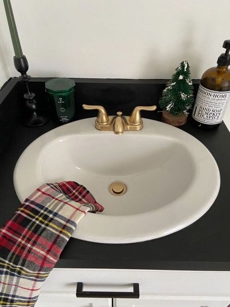 I don’t know if you guys have ever use this amazing little product before but for six dollars it goes a very long way and makes a massive transformation of so many different items. Here we show you how we used rub n buff in color antique gold ( It comes in a variety of different color options) To transform our brushed nickel faucet’s that were sitting with our homes gold finishes. Wall Vase Decor, Rub And Buff, Boys Room Diy, Rustic Room Decor, Nickel Faucet, Heirloom Traditions Paint, Wine Bottle Vases, Rub N Buff, Brushed Nickel Faucet