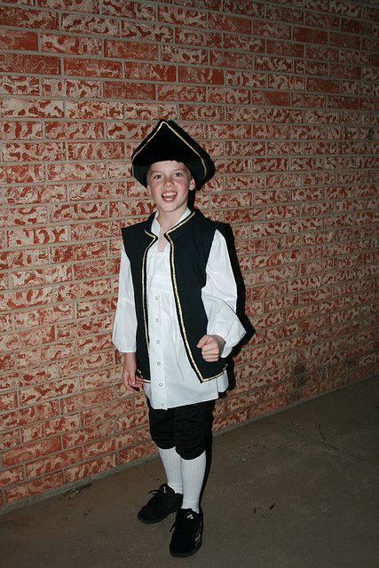 Christopher Columbus #DIY costume Christopher Columbus Costume, Christopher Columbus Projects, Fluffy Shirt, Easy Costumes To Make, Explorer Costume, Soldier Costume, Fun Costumes, School Costume, Easy Costume