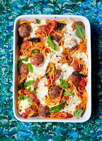 Baked Spaghetti And Meatballs, Baked Spaghetti Recipe, Cold Weather Food, Homemade Marinara, Ground Beef Recipes Easy, Baked Spaghetti, Winter Dinner, Spaghetti And Meatballs, Paula Deen