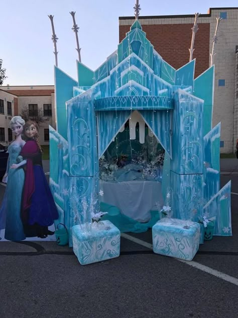 Elsa's Frozen Castle made out of old cardboard boxes . Acrylic paint . Melted water bottles for the icicles. Dollar Tree pumpkins and snow flakes . Styrofoam coolers . Pleasant Valley Trunk or Treat 2017 great for a photo booth prop . Birthday decorating ideas for Elsa and Anna Frozen Party . Elsa Castle Diy, Anna Frozen Party, Birthday Decorating Ideas, Princess Happy Birthday Banner, Painted Christmas Decorations, Vintage Cottage Home, Castle Diy, Elsa Castle, Frozen Musical