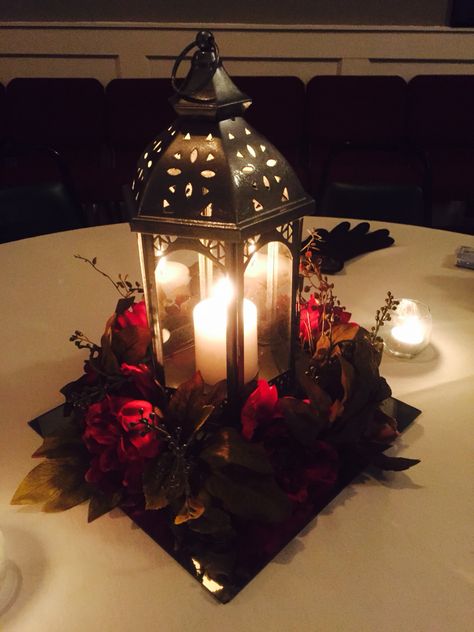 Red Lantern Wedding Decor, Black And Red Wedding Decorations Diy, Vampire Wedding Centerpieces, Gothic Lantern Centerpieces, Maroon And Black Wedding Ideas, Black And Red Wedding Ideas Decoration, Dark Fairytale Wedding Centerpieces, Black And Red Wedding Cake Gothic, Dark Quinceanera Themes