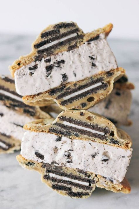 Triple Oreo Ice Cream Sandwiches Hair Styles Curled, Ice Cream Cookie Sandwich Recipe, Oreo Ice Cream Sandwich, Desserts Oreo, Easy Ice Cream Cake, Ice Cream Sandwiches Recipe, Ice Cream Cake Recipe, Oreo Ice Cream, Party Sweets