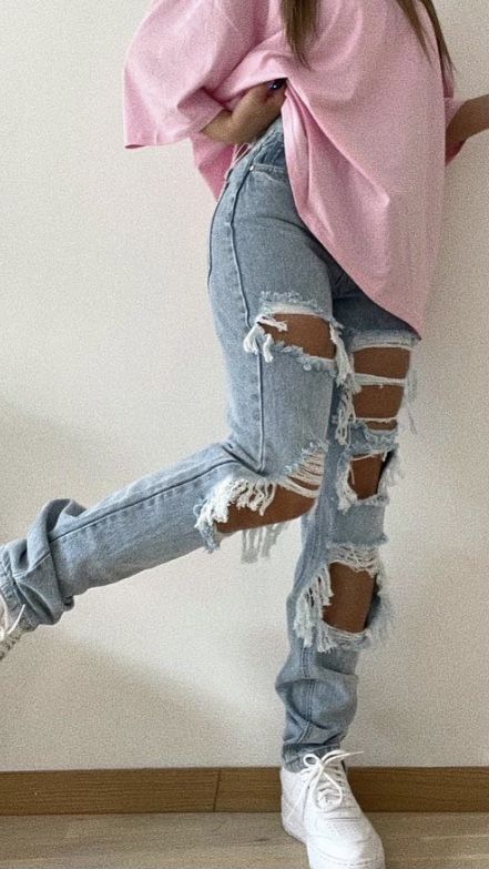 Cute Ripped Jeans Outfit Summer, Super Ripped Jeans Outfit, Outfits With Ripped Jeans, Cool Outfits For Women, Super Ripped Jeans, Attire Guide, Girls Ripped Jeans, Cute Ripped Jeans, Ripped Jeans Outfit