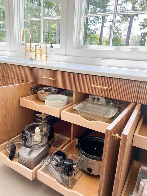 Tiny Kitchen Appliance Storage, Kitchen Cabinet Interior, Kitchen Island Storage, Kitchen Appliance Storage, Kitchen Storage Ideas, Small Kitchen Storage, Kitchen Cabinet Drawers, Ultimate Kitchen, Minimalist Kitchen Design