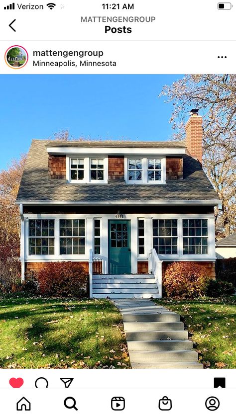 Bungalow Screened Front Porch, 1920s Farmhouse Exterior, Enclosed Porch, Bungalow House Exterior, Bungalow Front Porch, Screened Front Porches, Enclosed Front Porches, Porch Enclosures, Porch Windows