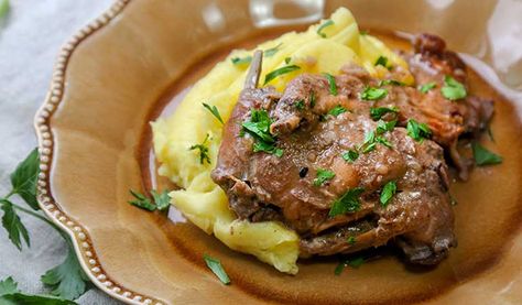 Follow this recipe for a traditional Hasenpfeffer dish, otherwise known as German Rabbit Stew, for an unbelievable slow-cooked meal. Hasenpfeffer Recipe, German Stew, Easy Rabbit Recipe, Rabbit Recipes, Easy German Recipes, Traditional German Food, Rabbit Stew, Rabbit Dishes, Leaky Cauldron