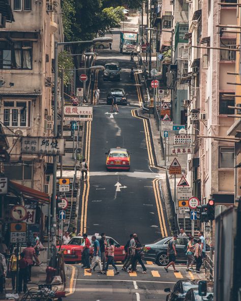 Hong Kong Bucket List, Hong Kong Travel Photography, Street Reference, Hong Kong Architecture, Hongkong Travel, Signs Traffic, Vintage Film Photography, Street Photography Urban, Hong Kong Photography