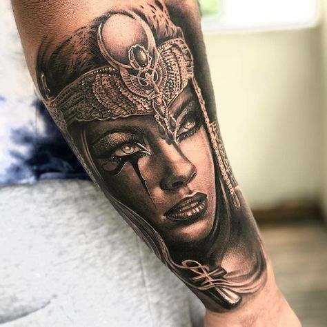 Poly Tattoo, Cleopatra Tattoo, Egypt Tattoo Design, Nefertiti Tattoo, Egyptian Eye Tattoos, Tattoos Hand, Egyptian Tattoo Sleeve, African Tattoo, Maori Tattoos