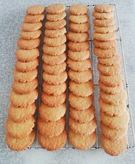 Crispy Coconut Cookies recipe by Indira Maharaj South African Cookies Recipe, Coconut Crispy Cookies, Easy Coconut Biscuit Recipe, Crispy Coconut Cookies Recipes, Best Coconut Cookies Recipes, Coconut Biscuits Cookies, South African Cookies, Coconut Cookies Recipes Easy, Dessicated Coconut Recipe