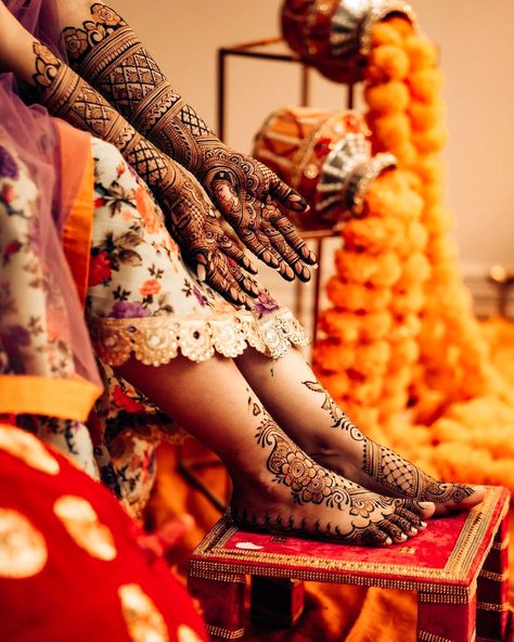 Mehndi Ceremony Photography, Mehndi Ceremony Poses, Mehndi Event Photography, Mehendi Ceremony Poses For Bride, Mendhi Ceremony Photography, Mehendi Event Photography, Mehendi Ceremony Photoshoot, Mehendi Ceremony Poses, Poses For Mehendi Ceremony