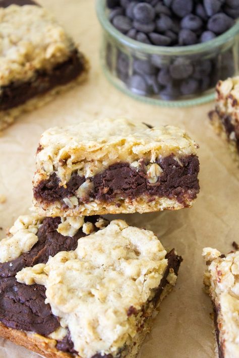 Starbucks Oat Fudge Bars - Taffey Bakery Oat Fudge Bars, Oat Fudge, Taffey Bakery, Nutella Bar, Oatmeal Fudge Bars, Magic Bars, Dark Chocolate Brownies, Fudge Bars, Oat Crumble