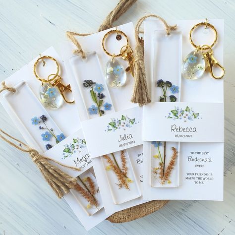 Matron Of Honor Proposal, Diy Resin Gifts, Wedding Keychain, Maid Of Honor Proposal, Bridesmaid Proposals, Pressed Flower Crafts, Flower Resin Jewelry, Unique Bridesmaid, Matron Of Honor