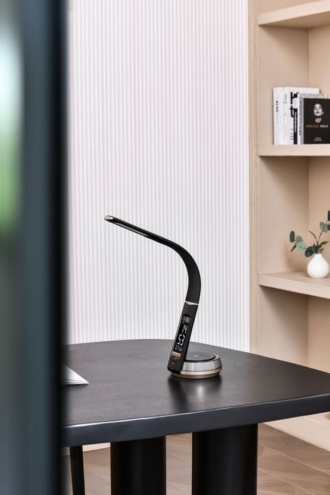 This desk lamp is a perfect mix of striking design and innovative technology. It joins the wireless charging and HD screen, bringing you great convenience. Ideal for modern living rooms, home offices, reading nooks, and anywhere precise task illumination is required. #wilit#desklamp#HDscreen#RGBlight#wirelesscharging Functional Desk, Reading Nooks, Home Offices, Bedside Lamp, Reading Nook, Innovation Technology, Modern Living, Nook, Desk Lamp