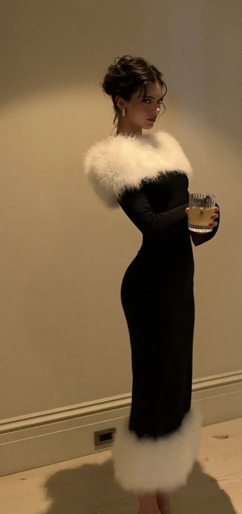 Europe Winter Fashion, Fur Dress, Kendall And Kylie, White Fur, Kendall Jenner Style, Looks Chic, Glam Dresses, Classy Dress, Fancy Dresses