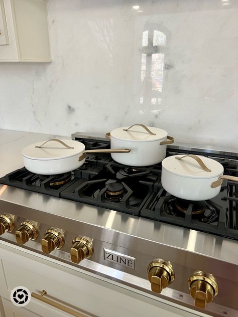 White Kitchen Pots And Pans, Cream Pots And Pans, Black And Gold Pots And Pans, Pot Sets Kitchens, Ceramic Pots And Pans, Aesthetic Pots And Pans, Pots And Pans Aesthetic, Cutest Apartment, Modern Pots And Pans