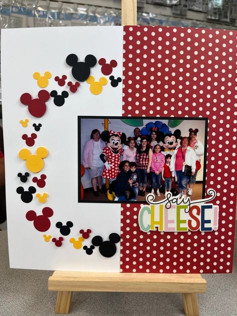 Disney Trip Scrapbook Ideas, Disneyland Scrapbook Layouts, Magic Kingdom Scrapbook Layouts, Disney World Scrapbook Layouts, Disney Scrapbook Pages Layouts, Epcot Scrapbook Layouts, Disney Scrapbooking Layouts Ideas, Small Scrapbook Ideas, Scrapbooking Ideas Layouts