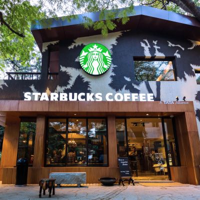 If Howard Schultz Is Leaving Starbucks Has This Coffee Giant Peaked? -- KingstoneInvestmentsGroup.com Starbucks Interior, Starbucks Shop, Starbucks Seattle, Starbucks Design, Starbucks Store, Starbucks Lovers, Coffee Store, Coffee Company, Interior Photography