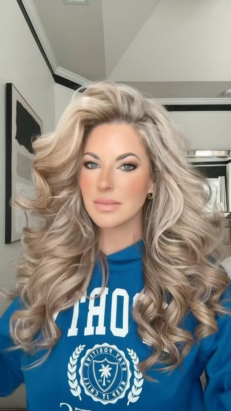 Stephanie Leigh Schlund | After experiencing countless bad hair days trying to tame my hair, I’ve learned to embrace and welcome the volume I’ve been gifted! 💁‍♀️… | Instagram Volume Hair Side Part, Big Teased Curled Hair, How To Layer Hair Products, Texas Hairstyles Big, Curled Hair With Volume, Big Hair Curls Volume, Big Curled Hair, Models With Curly Hair, Big Volume Curls Long Hair