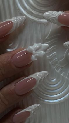 If you like the stunning appearance of beautifully kept and maintained natural nails or if you hate the yellowing fake appearance of badly applied acrylic nails, or if you feel you don’t care for your own natural nails as well as you should, then you will be in love with your new uv Gel tips. If you want your own natural nails to be more durable and strong, and if you want them to take less time to maintain without giving up their elegant beauty, then you must try having a set of Gel nails... Nail Ideas Oval, Elegant Oval Nails, Nail Oval, Colourful Nail, College Nails, Nail Disorders, Oval Nails Designs, Art Dresses, Nails Oval