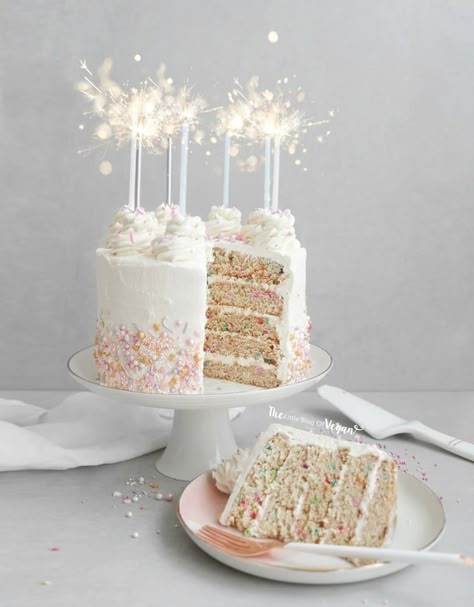 Vegan Funfetti Cake, Torte Creative, Vegan Board, Vegan Cake Recipes, Cake White, Funfetti Cake, Kue Ulang Tahun, Bake Off, Cake Inspo