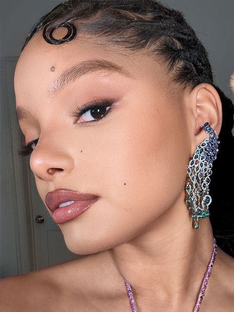 Halle Bailey Makeup, Halle Bailey Hair, Chloe Halle, Full Coverage Makeup, Pretty Hurts, Chloe Bailey, Chloe X Halle, Halle Bailey, Flawless Makeup