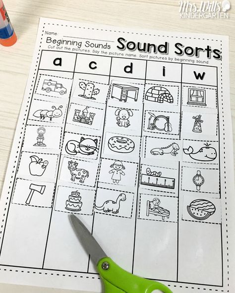 Sound Sorting Activities for little learners. Wondering how to include fun sound and letter sorting activities into you kindergarten class? This post will highlight lessons for : letters, beginning sounds sorts, digraph sort, blends, long and short vowels and more. Plus a fun game. Download the FREE sample now. Letter Sound Fluency Kindergarten, Letters Sounds Activities, Teaching Beginning Sounds, Dibels Kindergarten, Kindergarten Centres, Letter Sorting Activities, Vowel Lessons, Letter Sounds Kindergarten, Letter Sounds Preschool