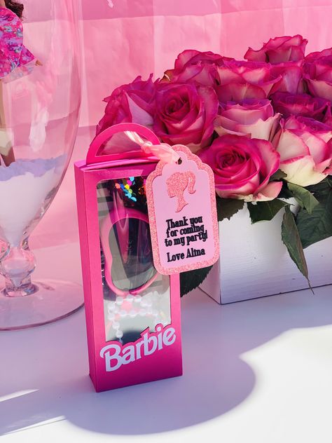 Mexican Barbie Party, Barbie Gift Box Ideas, Barbie Themed Quinceañera, Barbie Quinceanera Theme, Barbie Goodie Bag Ideas, Barbie Themed Birthday Party, Bolo Blaze, Barbie Bday, Barbie Pool Party