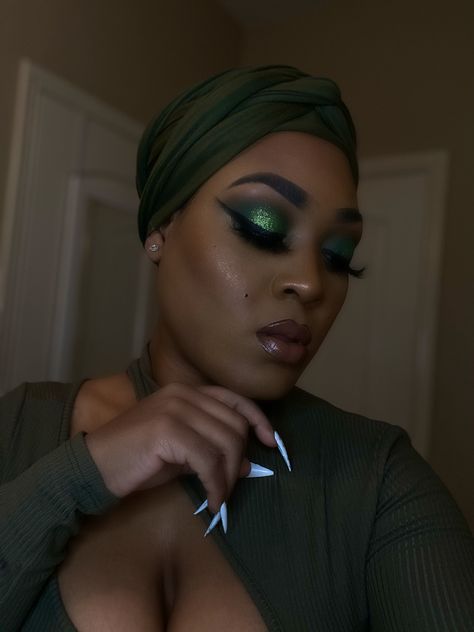 Hunter Green Makeup Looks Black Women, Emerald Makeup Looks Black Women, Emerald Green Full Face Makeup, Esmeralda Makeup, Dramatic Green Makeup, Glam Look, Glam Looks, Halloween 2024, Head Wrap