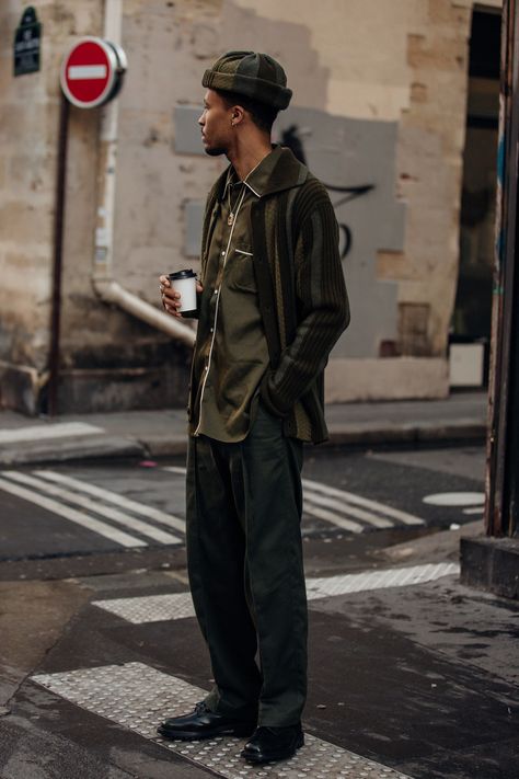 Men Street Look, Paris Fashion Week Men, Mens Photoshoot Poses, Milan Street Style, Mens Fashion Week, The Best Street Style, Street Fashion Photography, Men Street, Best Street Style