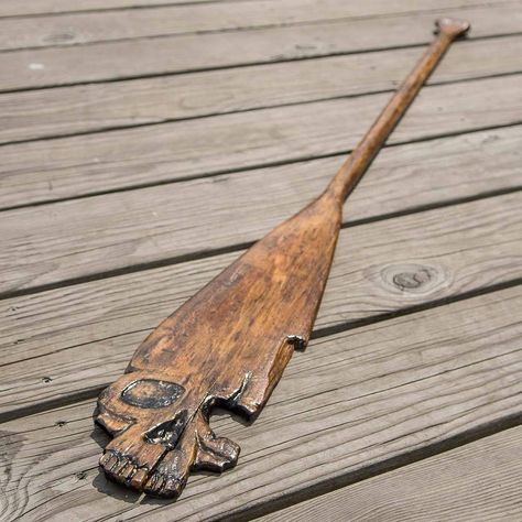 Paddle Painting Ideas, Paddle Decor, Painted Paddles, Tom Thomson, Canoe Paddle, Paddle Boat, Wood Boats, Deco Originale, Dragon Boat