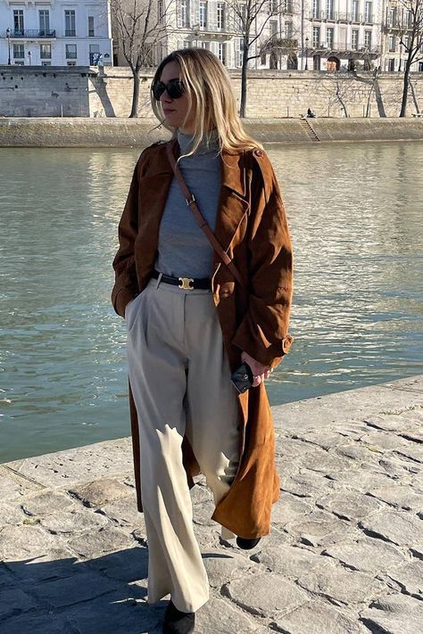 Norway Outfit, Norway Wedding, Tan Trousers, Outfits Baggy, Relaxed Trousers, Relaxed Outfit, Pant Trends, Outfit Formulas, French Girls