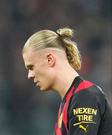 Erling Haaland Hair, Haaland Hairstyle, Haaland Hair, Mens Long Hair Undercut, Man Bun Undercut, Football Hair, Man Bun Hairstyles, Boys Hair, Beard Styles For Men