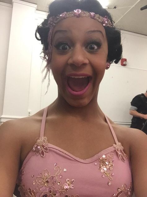 Nia Dance Moms, Mom Pfp, Nia Sioux Frazier, Pyramid Song, Nia Frazier, Nia Sioux, Dance Moms Moments, Dance Moms Funny, Dance Mums