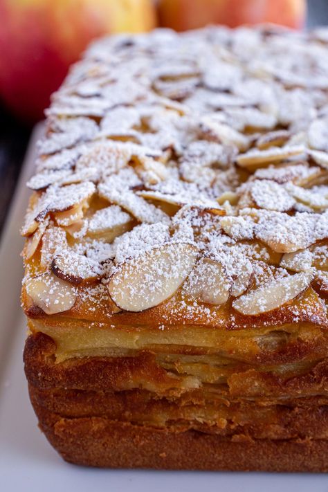 Italian Apple Desserts, Sliced Apple Cake Recipe, Sliced Apple Cake, Invisible Cake Recipe, Apple Cake Loaf, Invisible Cake, Apple Almond Cake, Disappearing Apple Cake, German Apple Cake Recipe