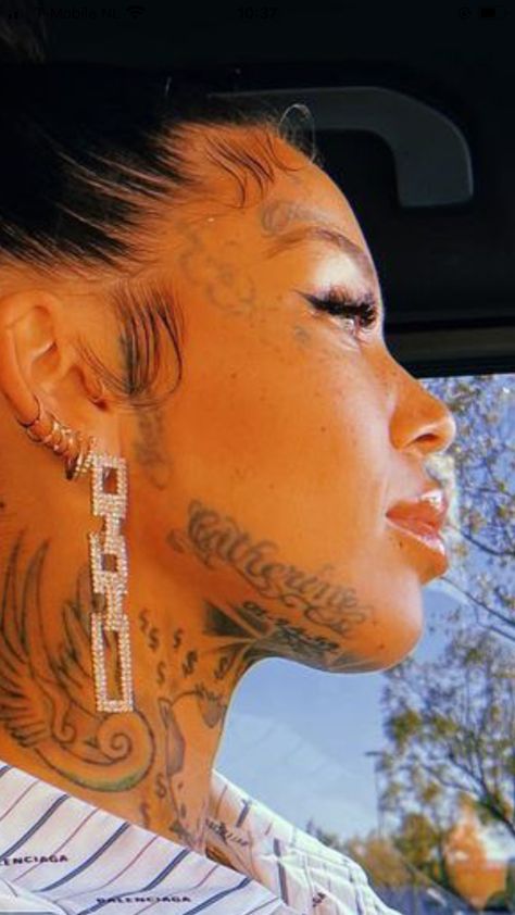 Under Chin Tattoo Woman, Under Chin Tattoos Women, Side Face Tattoos For Women, Under Chin Tattoo, Chin Tattoo, Face Tats, Face Tattoos For Women, Face Tattoos, Face Tattoo