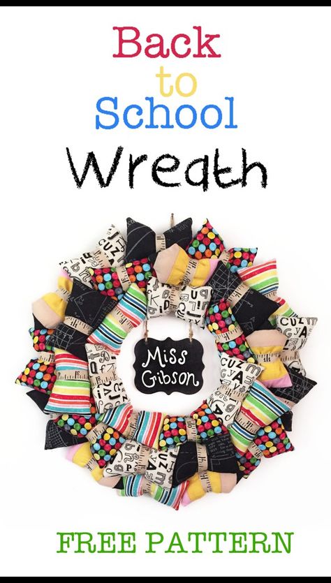 Pillow Wreath, Pencil Pillow, Back To School Wreath, Chalkboard Fabric, Teacher Crafts, School Wreaths, Teacher Wreaths, Teacher Craft, Easy Diy Wreaths