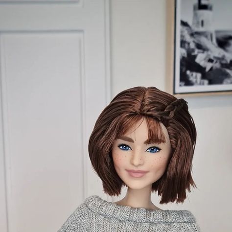 Michael on Instagram: "...a rainy day, just comfy and cozy with my Helen ... . ...wish you all a wonderful tuesday 🤍 . ...I absolutely love that we got a DIMPLES without pixelated facepaint with the #inspiringwoman Helen Keller doll... ...with a little #poppy_goes_vintage makeover - I love her... . . . . #barbieinspiringwomen #barbiehelenkeller #ooakbarbie #barbie #instagramdolls #instadoll #doll #dollphotography #photography #madetomovebarbie #ooakdoll #barbiedimples #barbiegram #dollstagramm Delightful Dolls Barbie, Barbie Reroot, Barbie Doll Brown Hair, Barbie Doll Head, Vintage Brunette Barbie, Vintage Makeover, Barbie Pics, Made To Move Barbie, Silkstone Barbie Ooak Doll