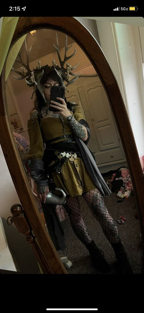 Dnd Druid Cosplay, Fae Festival Outfit, Ren Faire Cosplay Ideas, Dark Elf Ren Faire, Red Ren Faire Outfit, Sayter Costume Diy, Goblin Ren Faire, Druid Ren Faire, Yaelokre Clothes