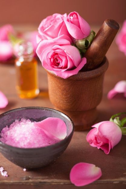 Spa set with pink rose flowers mortar an... | Premium Photo #Freepik #photo #alternative-medicine #natural-medicine #essential #herbal-medicine Herbal Salt, Oil Image, Best Nature, Spa Set, Spa Day At Home, Relax Spa, Spa Massage, Good Morning Flowers, Rose Flowers